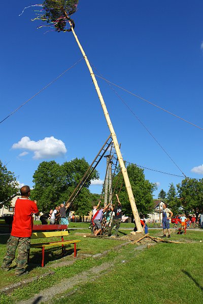 Stavanie maja (30).JPG